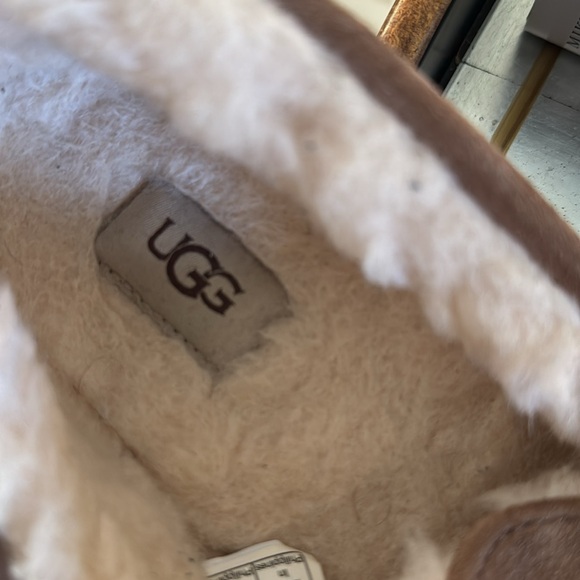 UGG Brown Loafers Cozy Slip-On Shoes
Very good condition
Please see pictures - Picture 6 of 6